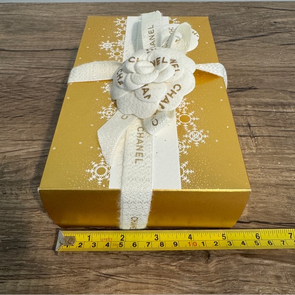 Chanel White and Gold Accessory Set - Picture 5 of 8